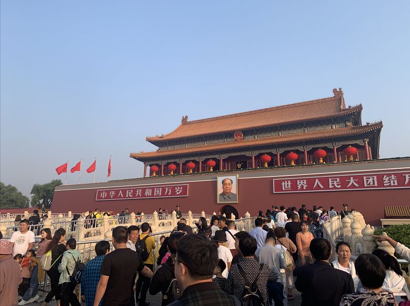 新国徽亮相*安门天**城楼，使用期至少可达50年