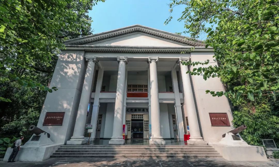 多个景区有优惠，甚至免费！国庆节假期首日广州接待近240万游客，公安提醒：别再去这些地方了