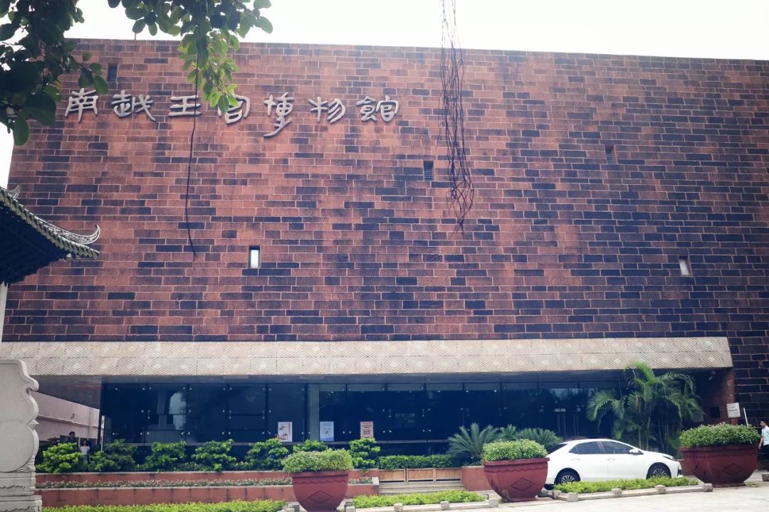 多个景区有优惠，甚至免费！国庆节假期首日广州接待近240万游客，公安提醒：别再去这些地方了