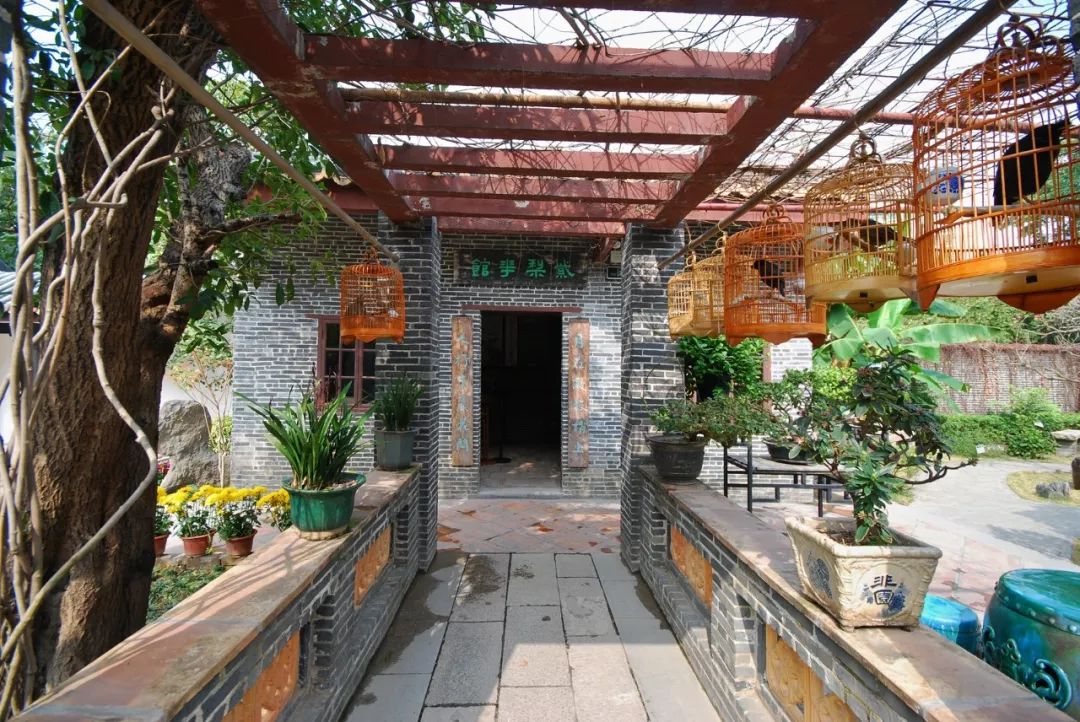 多个景区有优惠，甚至免费！国庆节假期首日广州接待近240万游客，公安提醒：别再去这些地方了