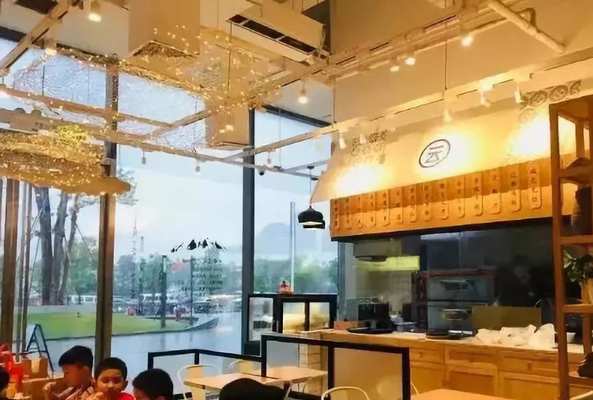 不出昆明就能吃到版纳特点烧烤,不出京城就可以吃遍全国美食