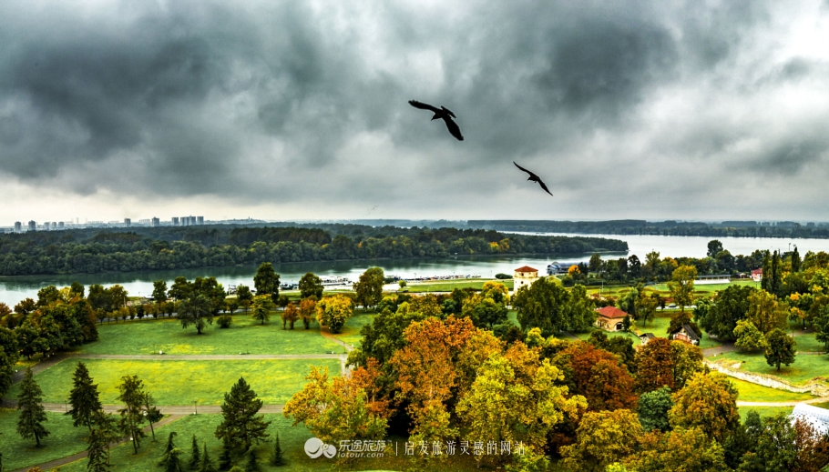 秋色中的塞尔维亚难忘的天然画廊