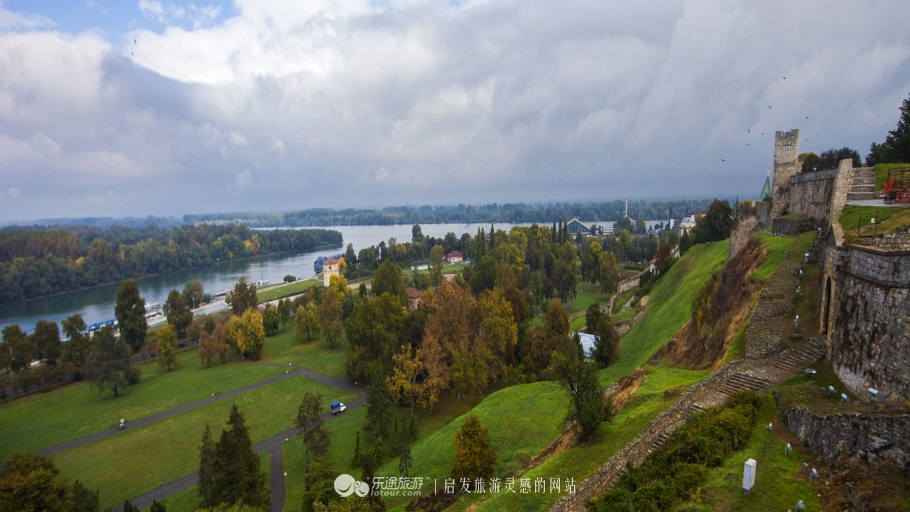 秋色中的塞尔维亚难忘的天然画廊