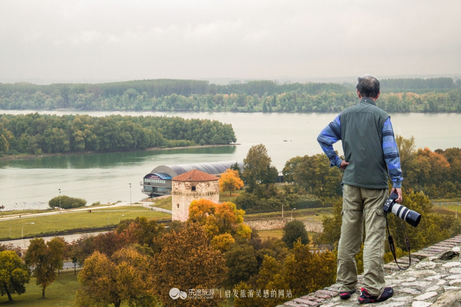 秋色中的塞尔维亚难忘的天然画廊
