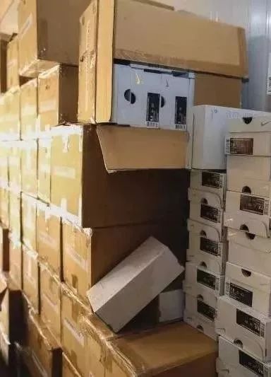 阿迪耐克曝光假货,青岛阿玛尼