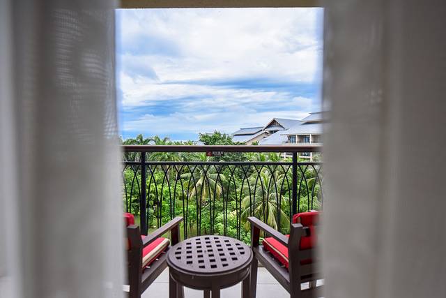 去三亚自由行美食攻略,三亚旅游美食攻略自由行路线推荐