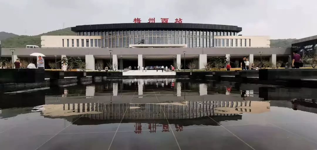 世界高铁发车,开往世界上最美风景的高铁