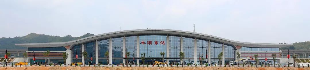 世界高铁发车,开往世界上最美风景的高铁