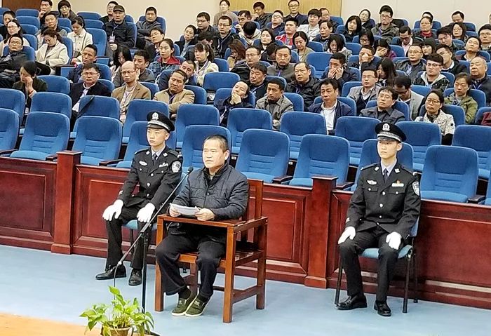 安徽一国企董事长受贿1400多万,安徽一国企董事长私分千万国资