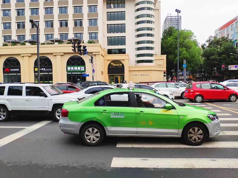 扩散丨明起成都中心城区出租车统一运价，起步价8元2公里