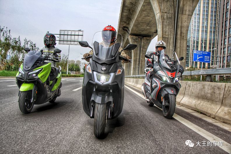 300cc大踏板不知道怎么选？看这篇准没错！——光阳CT300、三阳joymaxZ300、阿普利亚SRMAX300横评