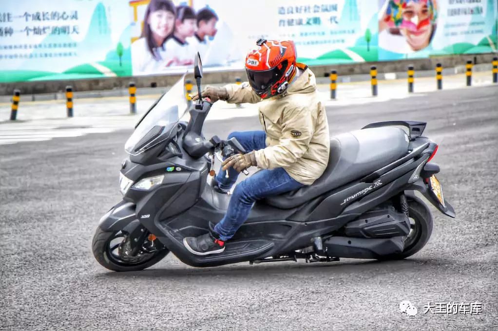 300cc大踏板不知道怎么选？看这篇准没错！——光阳CT300、三阳joymaxZ300、阿普利亚SRMAX300横评