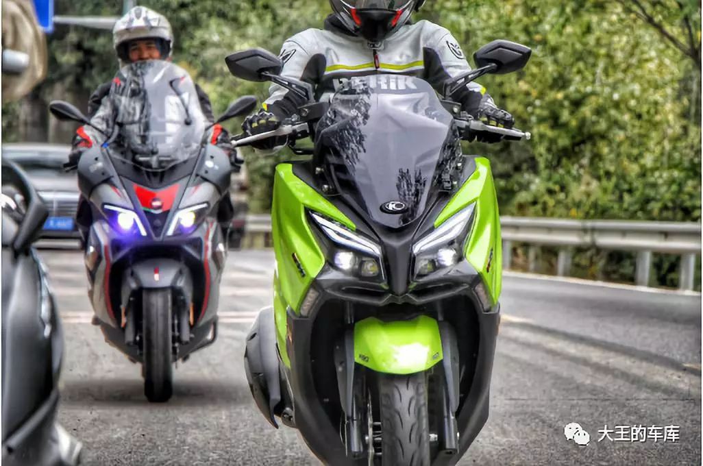 300cc大踏板不知道怎么选？看这篇准没错！——光阳CT300、三阳joymaxZ300、阿普利亚SRMAX300横评