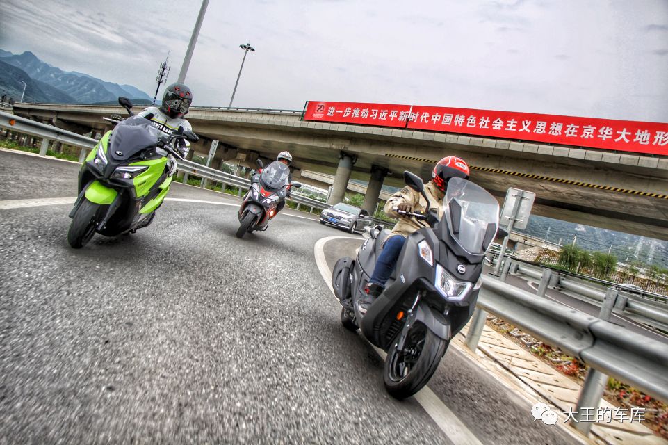 300cc大踏板不知道怎么选？看这篇准没错！——光阳CT300、三阳joymaxZ300、阿普利亚SRMAX300横评