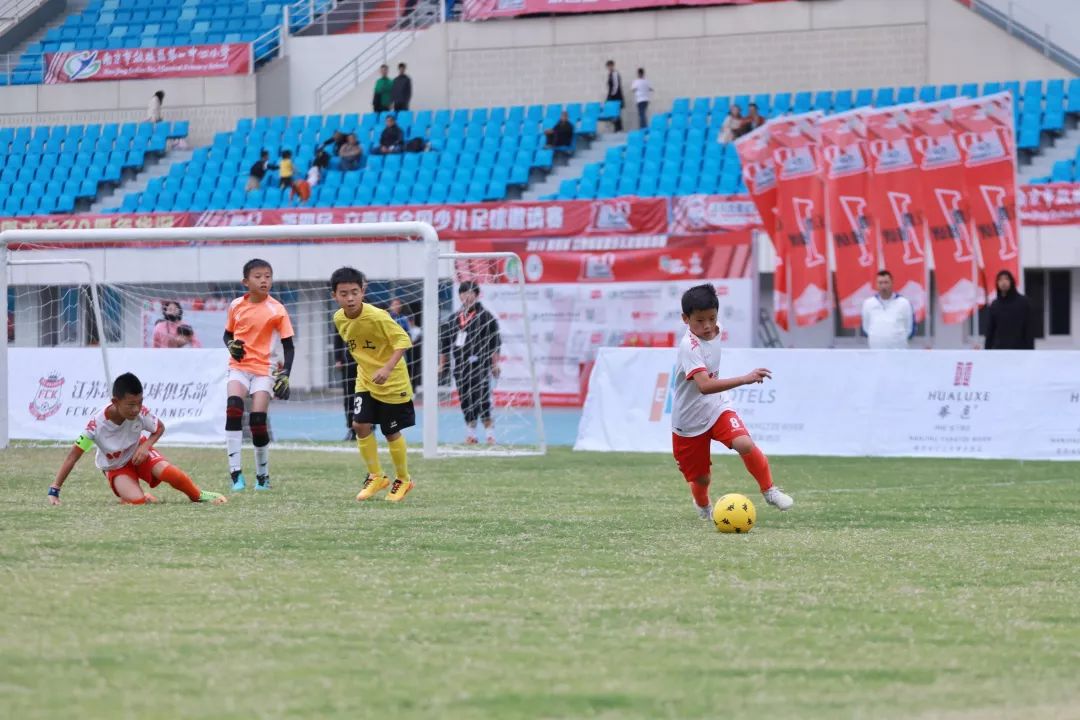 南京市鼓楼第一中心小学足球比赛,鼓楼区一中心小学足球比赛