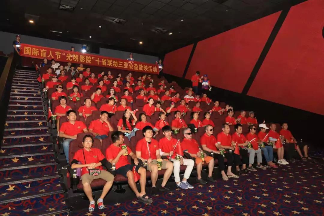 暖心！“光明影院”走进三亚把电影讲给他们听