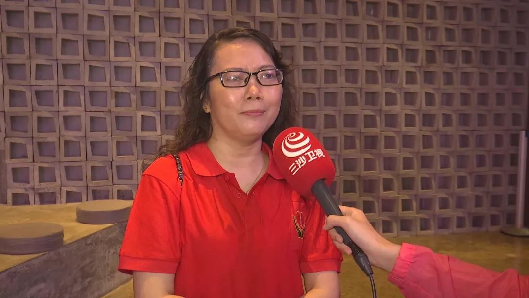 暖心！“光明影院”走进三亚把电影讲给他们听