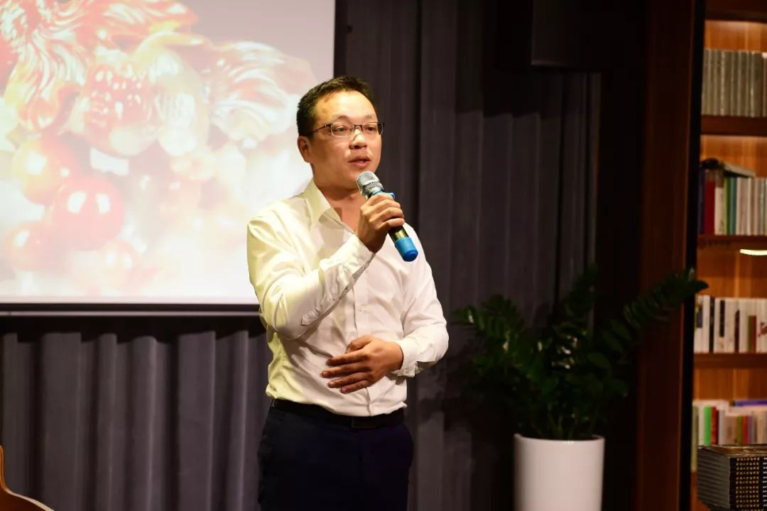 鸡血玉稀世珍品,桂林鸡血玉是否有收藏价值