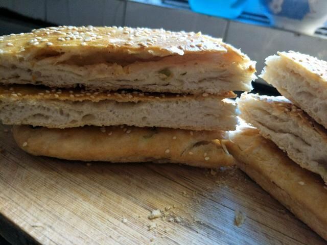 烙饼起层的秘诀简单又柔软,教你一招做的烙饼又软又香还出层