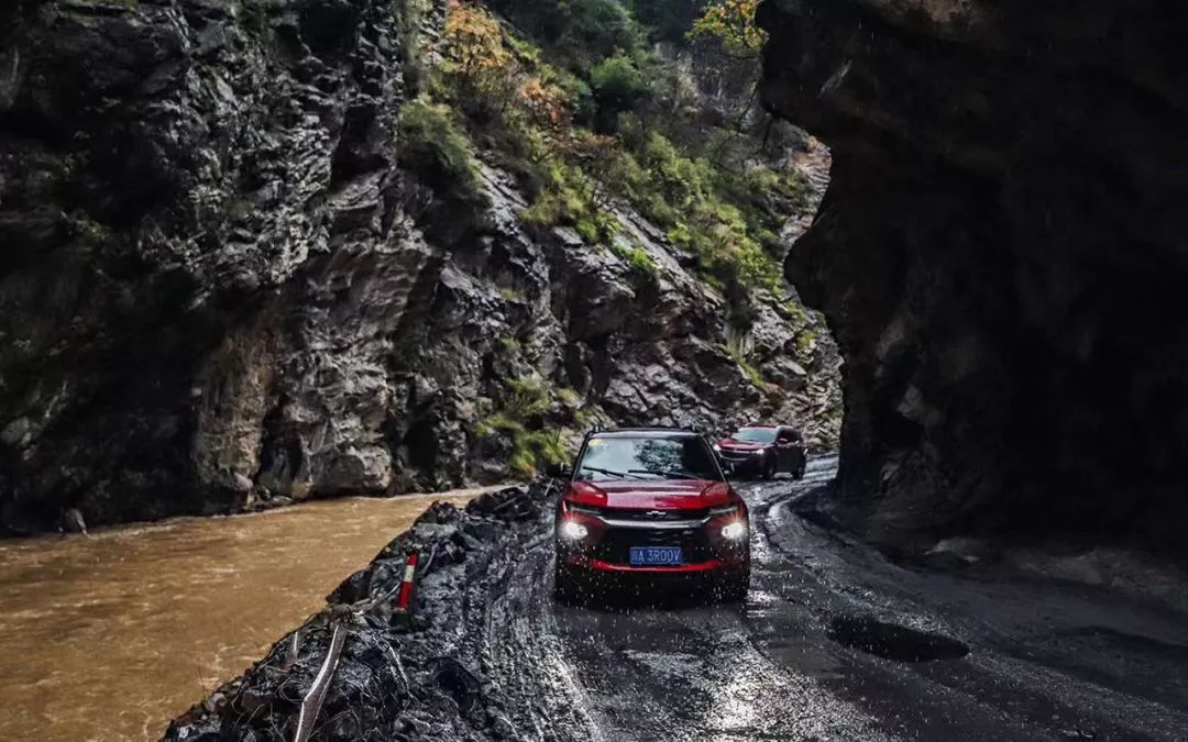 硬汉的柔情似水试驾雪佛兰创界rs,创界rs四驱越野视频