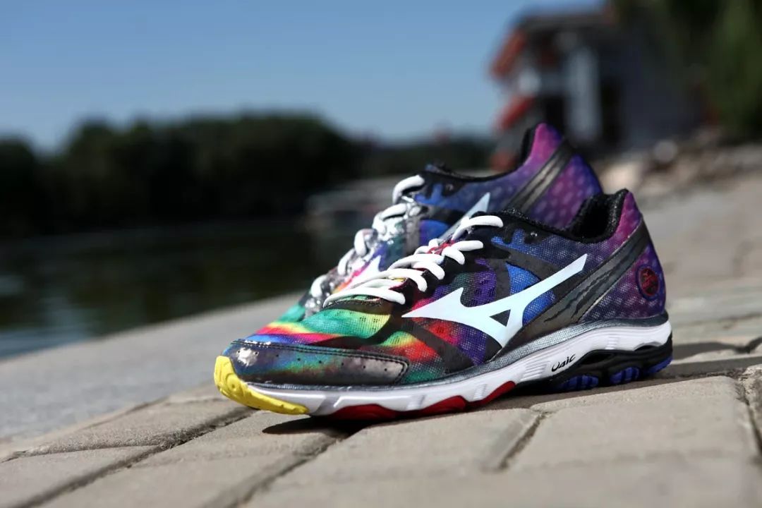 怎么选购回弹好的跑鞋,索康尼跑鞋选购攻略