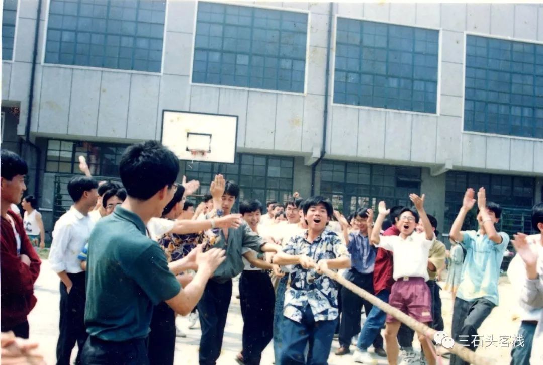 华政，往事并不如烟