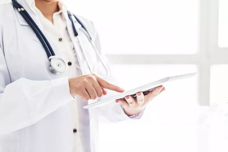 女孩肚子疼医生检查发现罕见怪病,42岁女子腹痛取出肿瘤