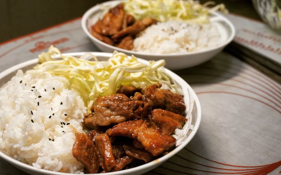 日本天皇是怎么吃海鲜,日本天皇吃什么饭