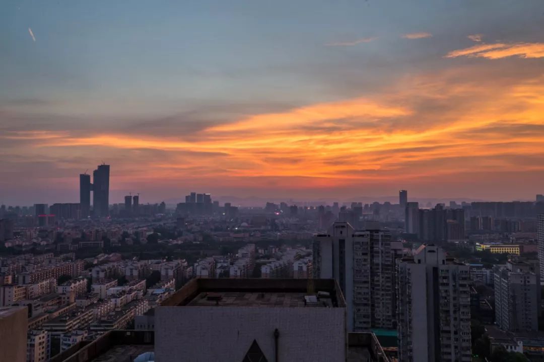 中国经济下半场趋势普通人如何做,中国经济上半场和下半场赚钱逻辑