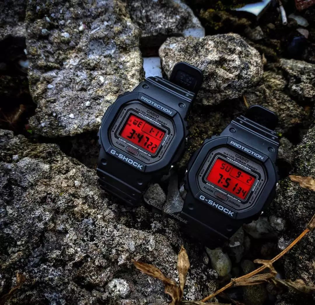 坐拥数千球鞋，满屋潮流玩具！他可能才是国内最潮的明星