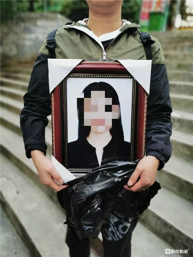 拍艺术照说好两千照完两万，贵阳一20岁女孩想不开，服药自杀身亡