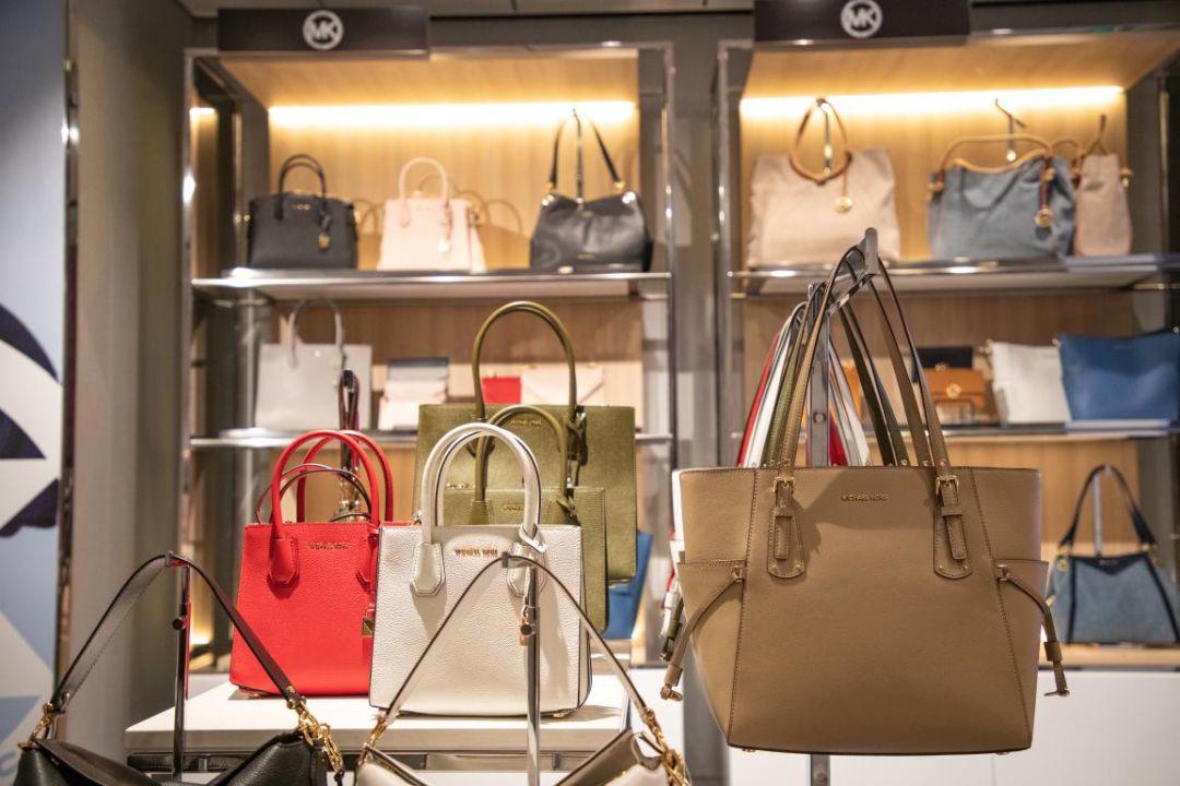 在生活中每个人都在负重前行,在生活中砥砺前行