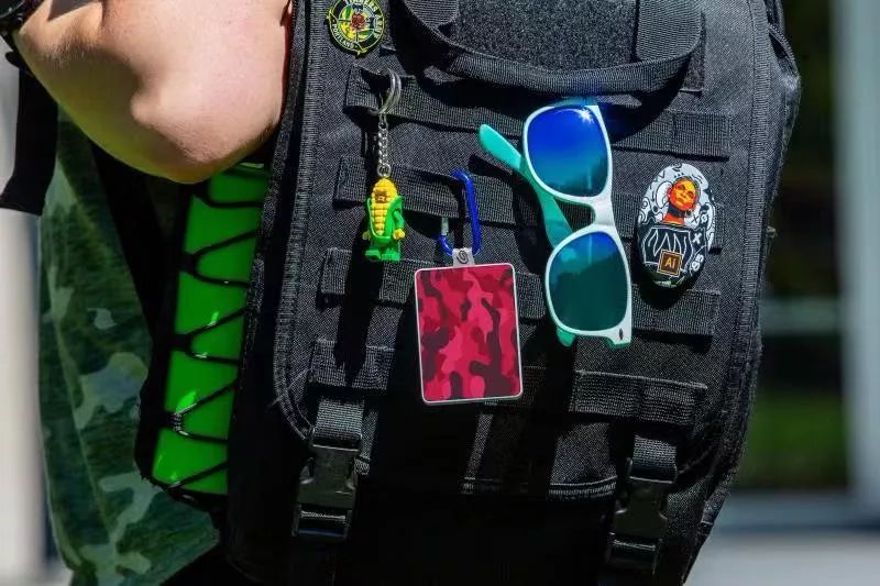 解毒｜移动硬盘不仅可以小巧，还可以更好看。甚至还能获得Adobe摄影计划？