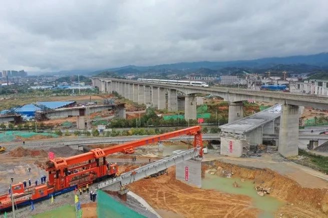 渝怀铁路新增二线施工现场,中铁二十局中标渝怀铁路二线