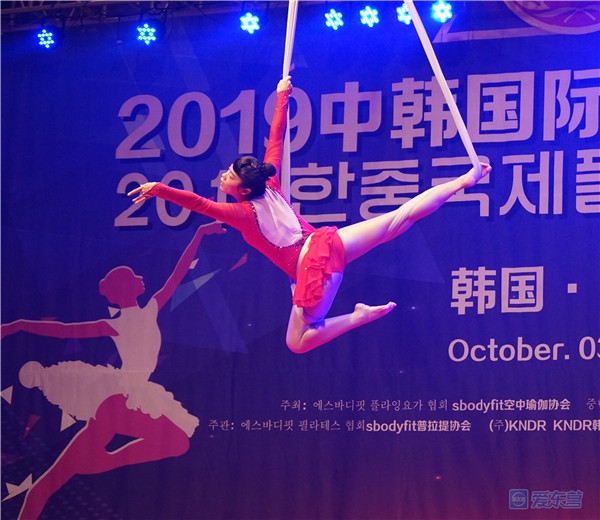 瑜伽老师聂营：国际空中舞蹈大赛上一举夺冠