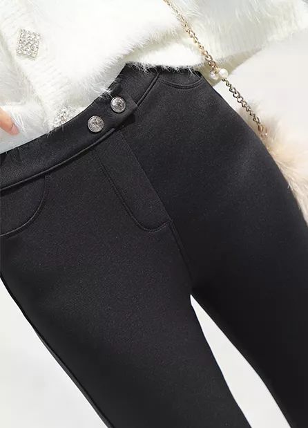 把护肤品穿在腿上是种什么体验？还能「显瘦10斤+超级保暖」