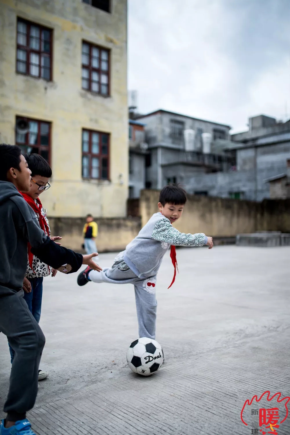 上榜全国公益20强！福建暖冬第七季共建操场筑梦计划暖心开启