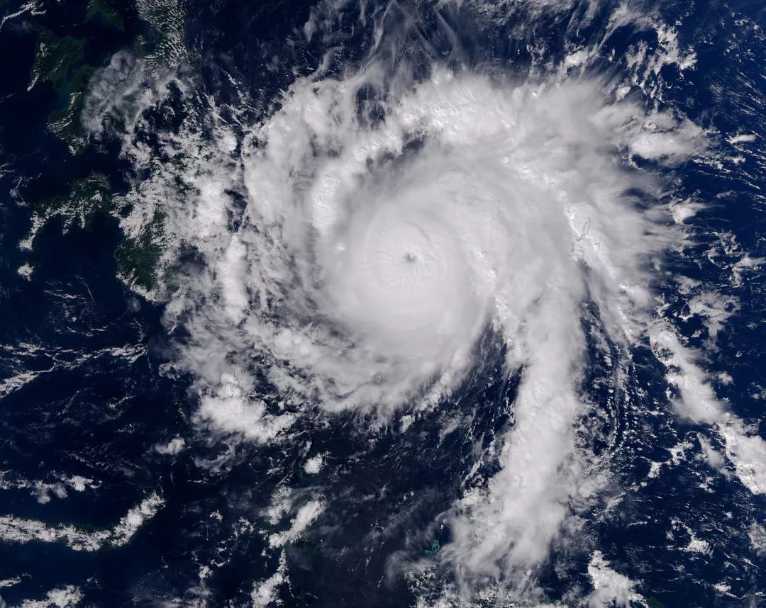 当镜头的高度上升，你将看到什么？