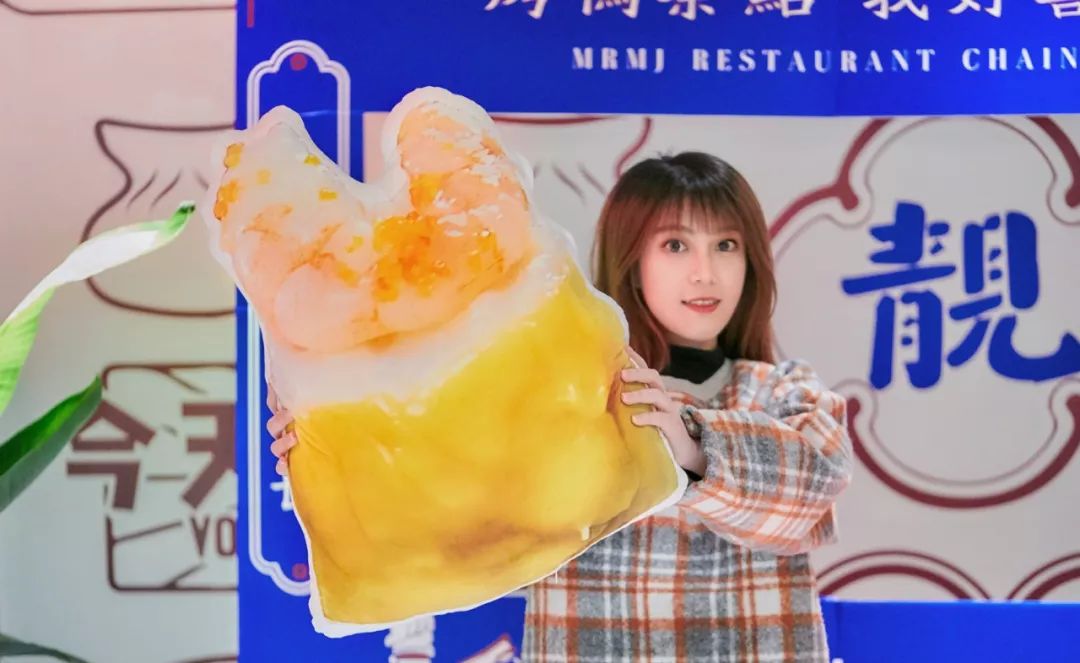 新店68折！杭州竟有餐厅公然把“浴缸”搬上桌，甚至为顾客准备了婚纱