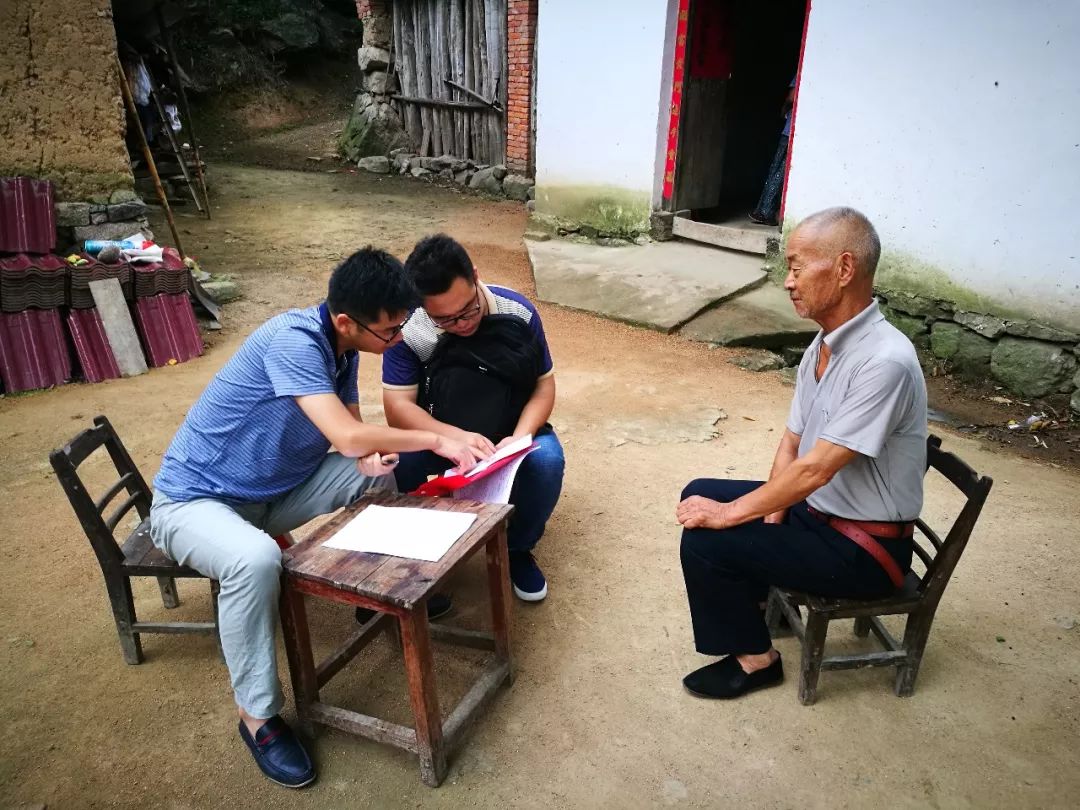 汤常荣：大别山里的“第一书记”