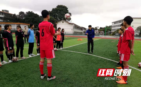 目前校园足球特点学校有多少所,国家特点足球示范学校