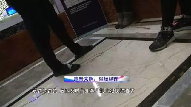 更衣室里有人与男子视频身边女子一丝不挂全被拍