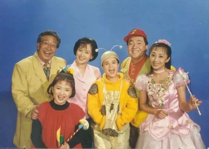 鞠萍姐姐年轻时候,鞠萍姐姐年轻的时候长什么样子