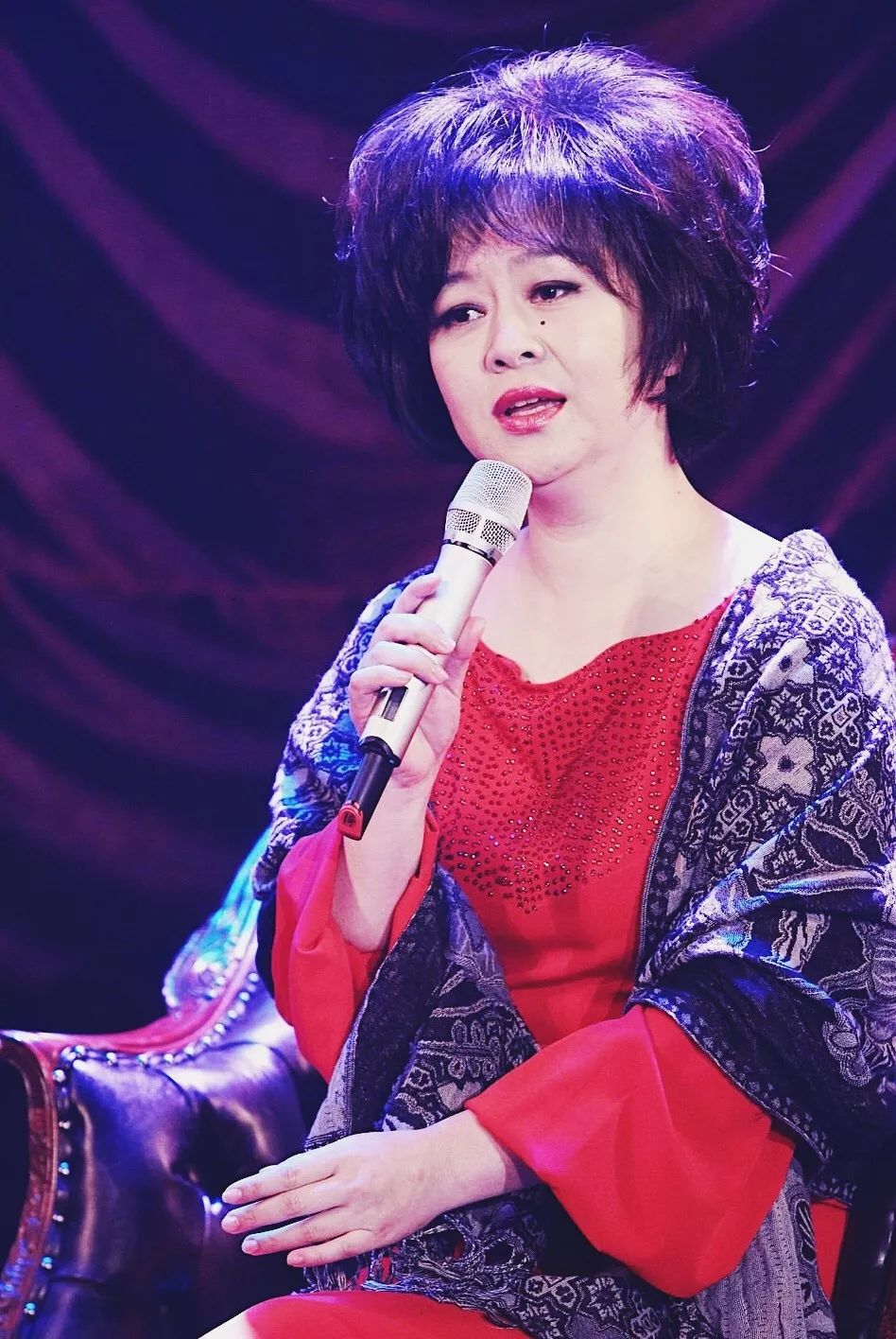 鞠萍姐姐年轻时候,鞠萍姐姐年轻的时候长什么样子