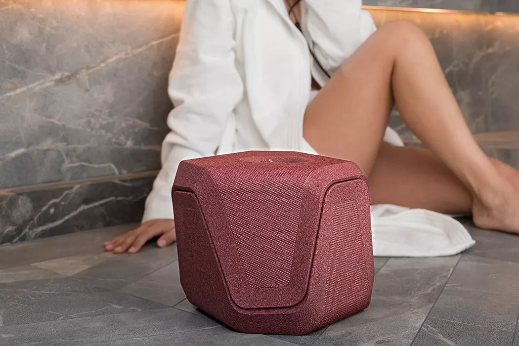 倪妮泳装“湿身”撩人；陈冠希“炒鞋”引群架；无印良品搞装修