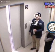 欧冠小组赛死亡之组站几遍,欧冠下赛季死亡之组