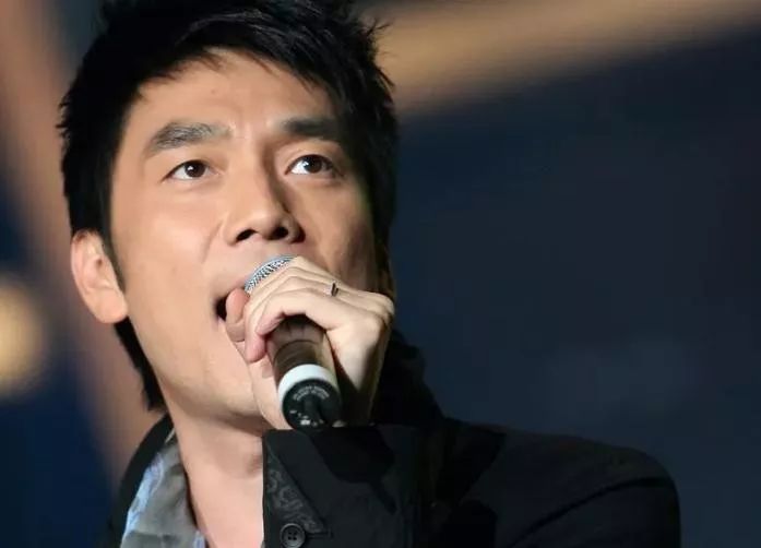 闲置自行车卖出10万天价，这个过气明星究竟多有钱？