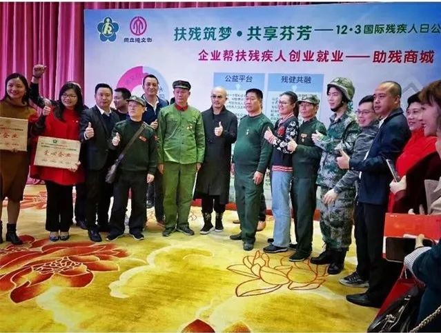 一双拳套多少钱,一副拳套3000块