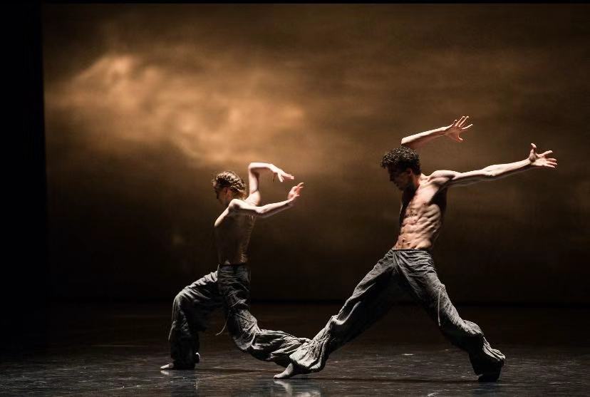 方家骏丨展现舞蹈的所有可能从打碎“不可能”开始