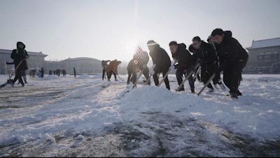 哈尔滨一高校操场惊现双航母,朋友圈刷屏清华大学